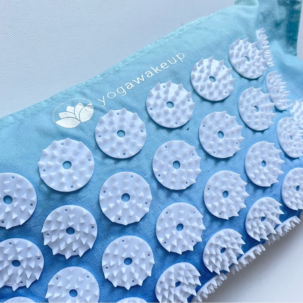 YogAwakeUp Acupressure Yoga Pillow NWOT - Picture 3 of 6